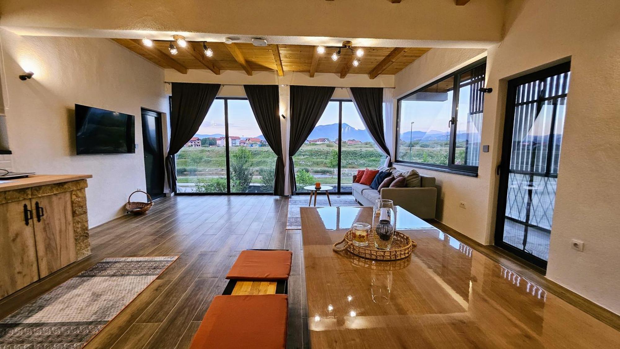 Apartman By The River